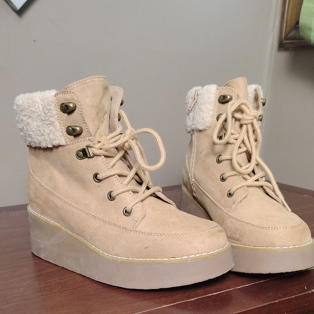Makalu California Faux Fur Top Light Tan Boots Size 9M